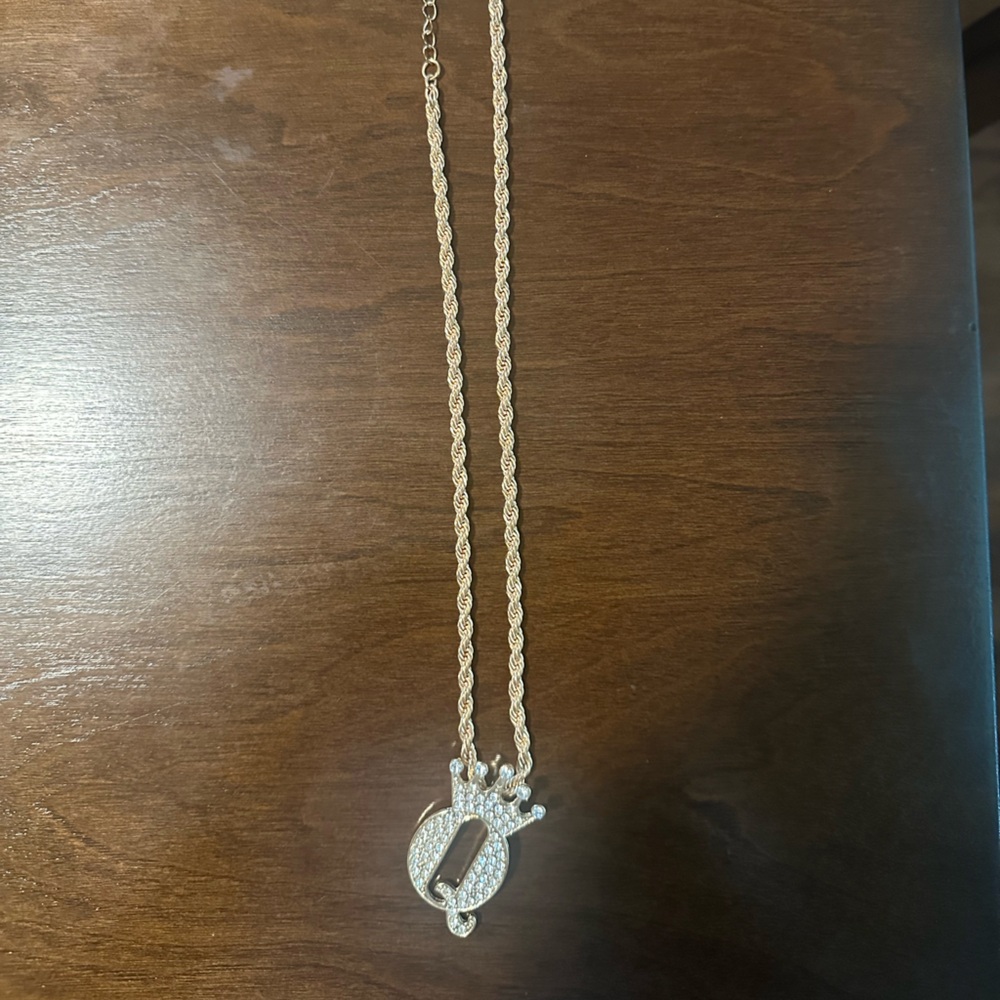 Elegant Gold and Silver Pendant Necklace